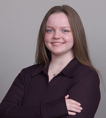 Caitlin Farr headshot