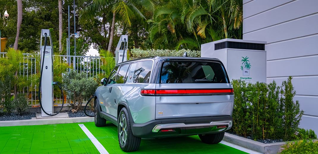 Electric car using ultrafast charger in Marina-Palms
